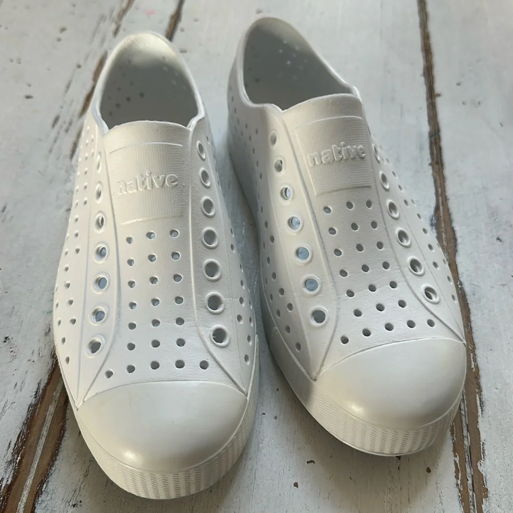 Native Shoes, Jefferson , White, Size J6 (Juniors 6) - Picture 1 of 7